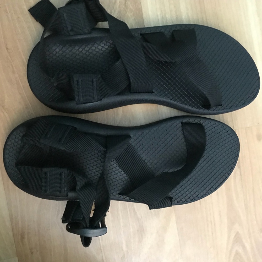 Black chacos